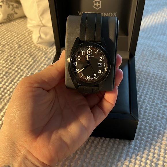Victorinox Men’s watch - Picture 3 of 6